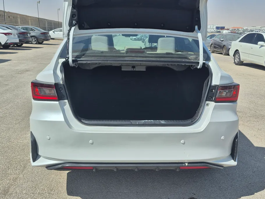 2023 Toyota Yaris  Y 