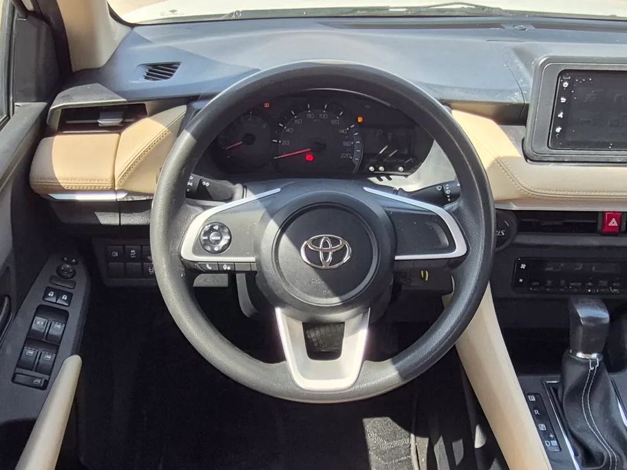 2023 Toyota Yaris  Y 