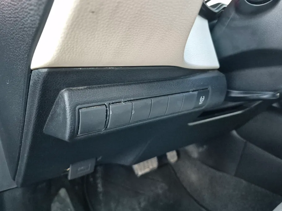 تويوتا كورولا XLI 2023 