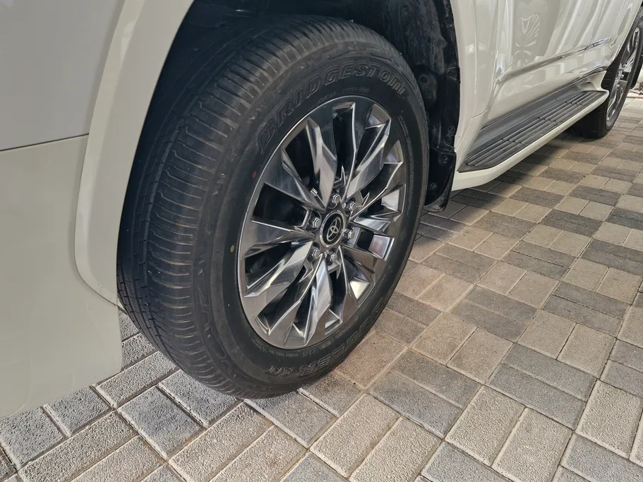 2025 Toyota Land Cruiser GXR4 