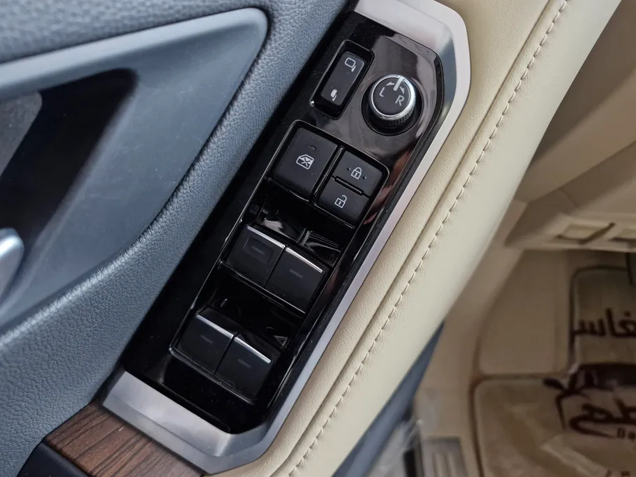 2025 Toyota Land Cruiser GXR4 