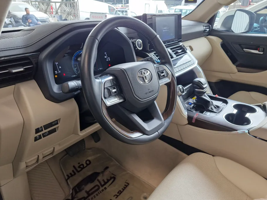 2025 Toyota Land Cruiser GXR4 