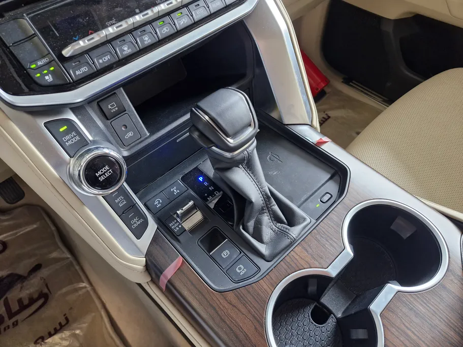 2025 Toyota Land Cruiser GXR4 