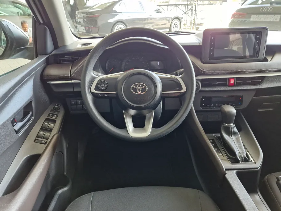 تويوتا يارس Y 2023 