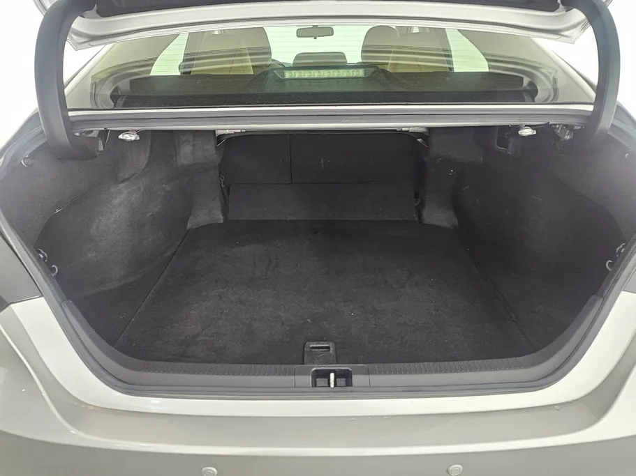 تويوتا كامري LE 2024 