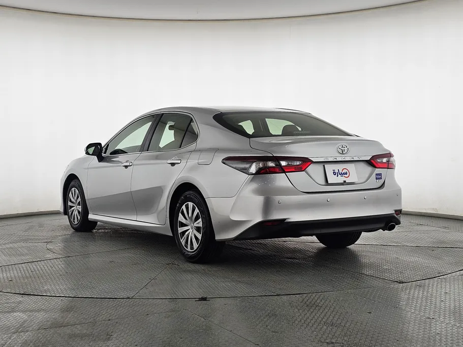 تويوتا كامري LE 2024 