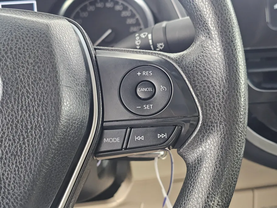 تويوتا كامري LE 2024 