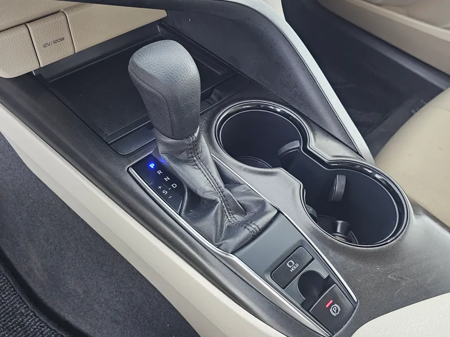 تويوتا كامري LE 2024 