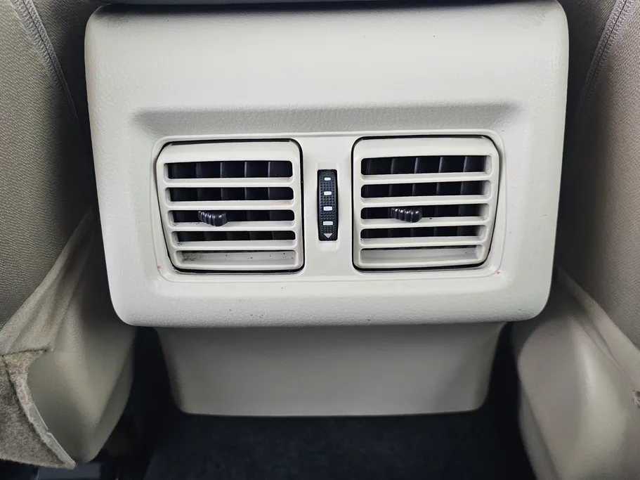 تويوتا كامري LE 2024 