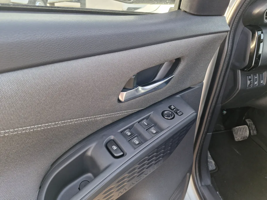 نيسان ماجنايت SV 2025 