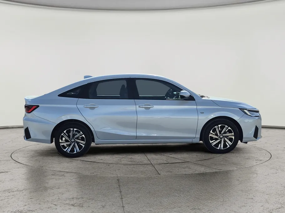 2024 Toyota Yaris  Y Plus 