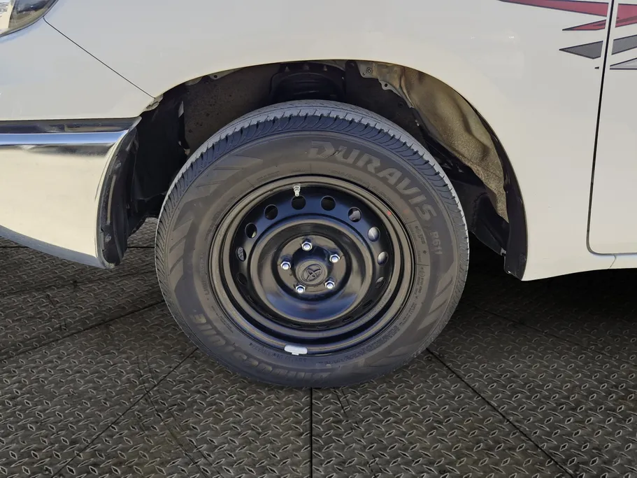 2024 Toyota Hilux GLX 