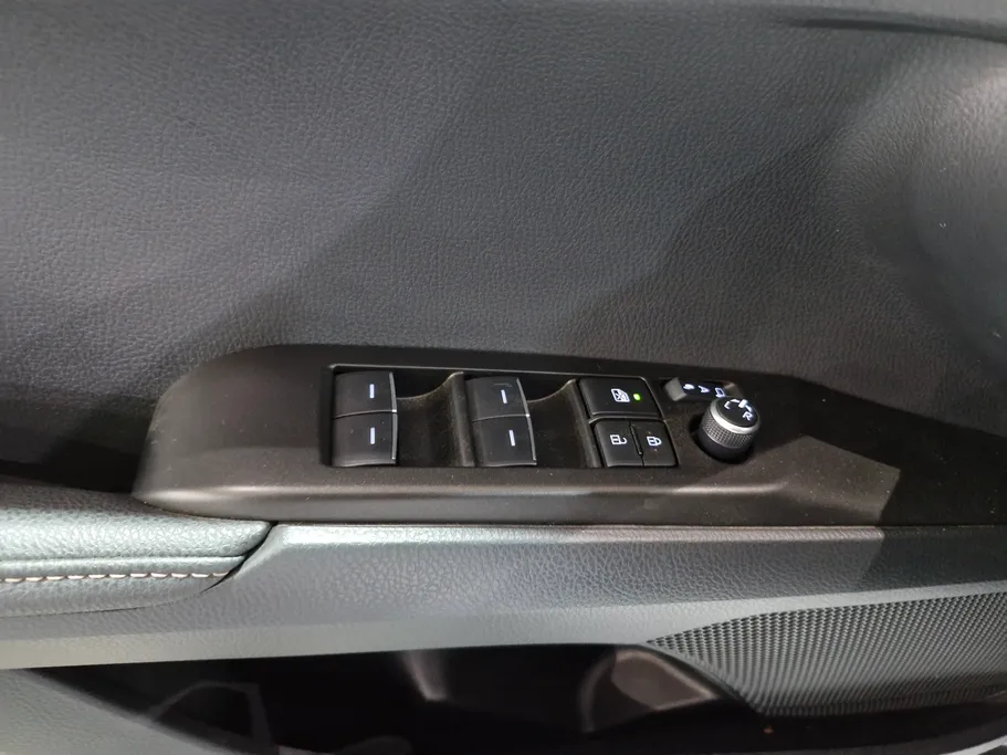 تويوتا كامري LE 2025 