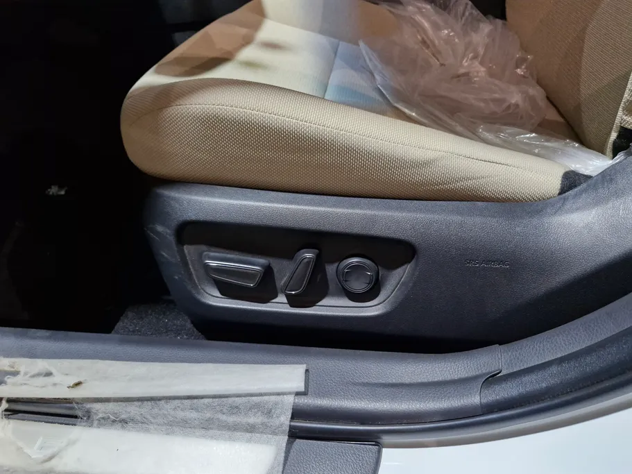 تويوتا كامري LE 2025 