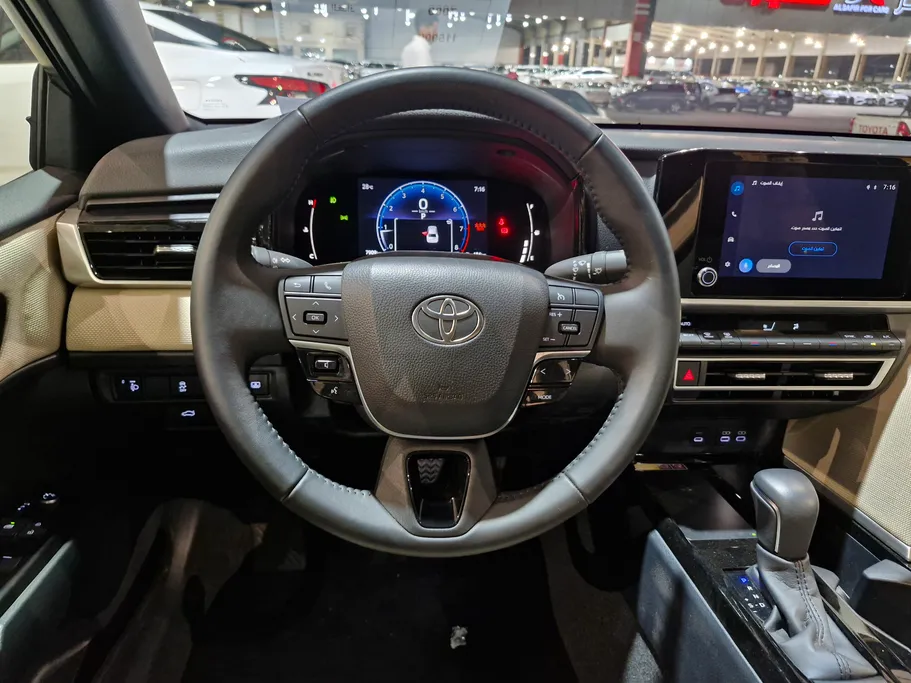 تويوتا كامري LE 2025 