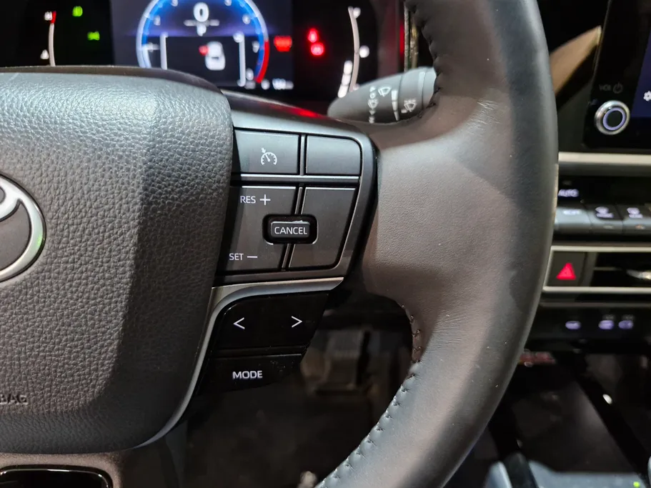 تويوتا كامري LE 2025 