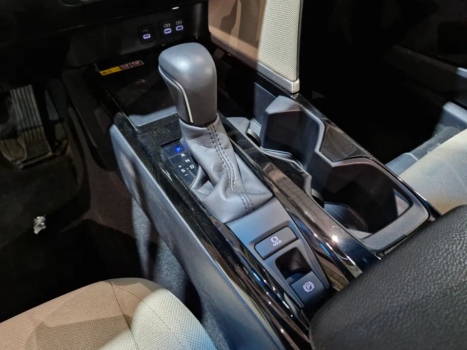 تويوتا كامري LE 2025 