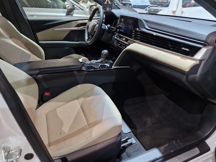 تويوتا كامري LE 2025 