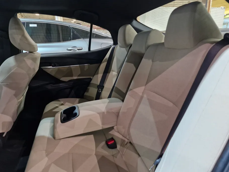 تويوتا كامري LE 2025 