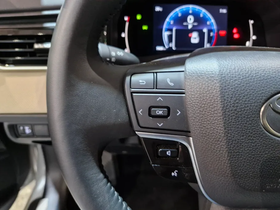 تويوتا كامري LE 2025 