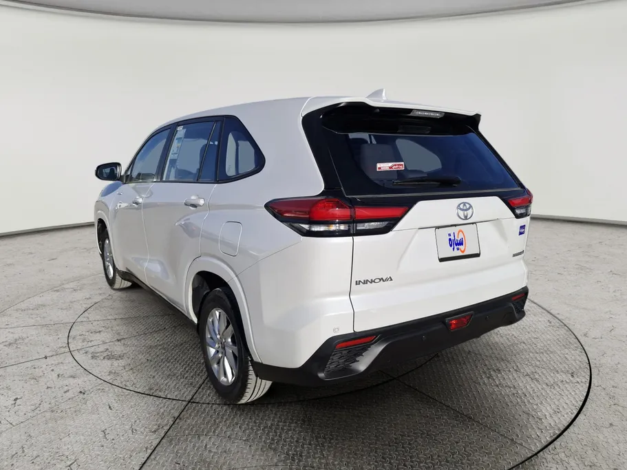 تويوتا اينوفا GL HEV 2024 