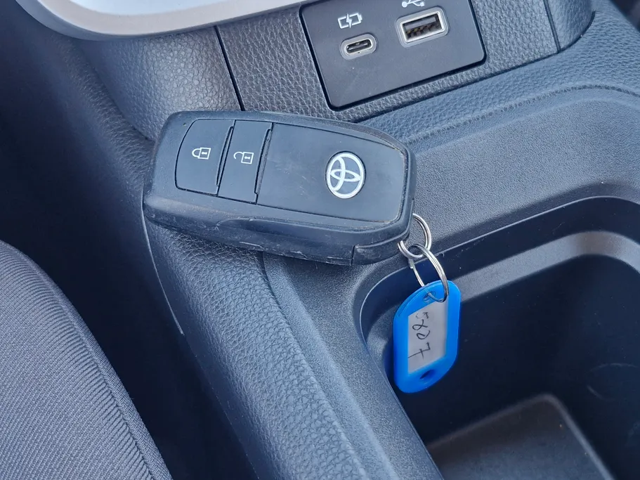 تويوتا اينوفا GL HEV 2024 