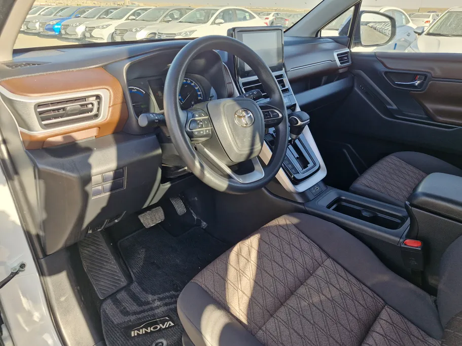 تويوتا اينوفا GL HEV 2024 