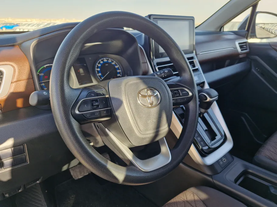 تويوتا اينوفا GL HEV 2024 