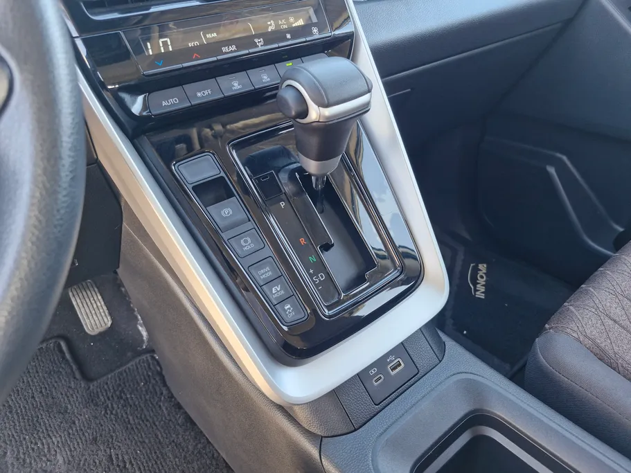 تويوتا اينوفا GL HEV 2024 