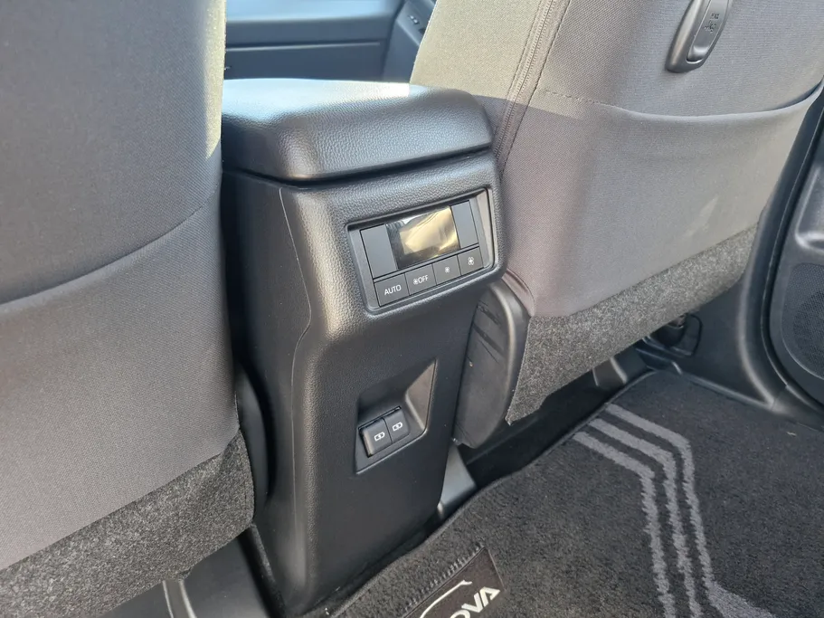 تويوتا اينوفا GL HEV 2024 