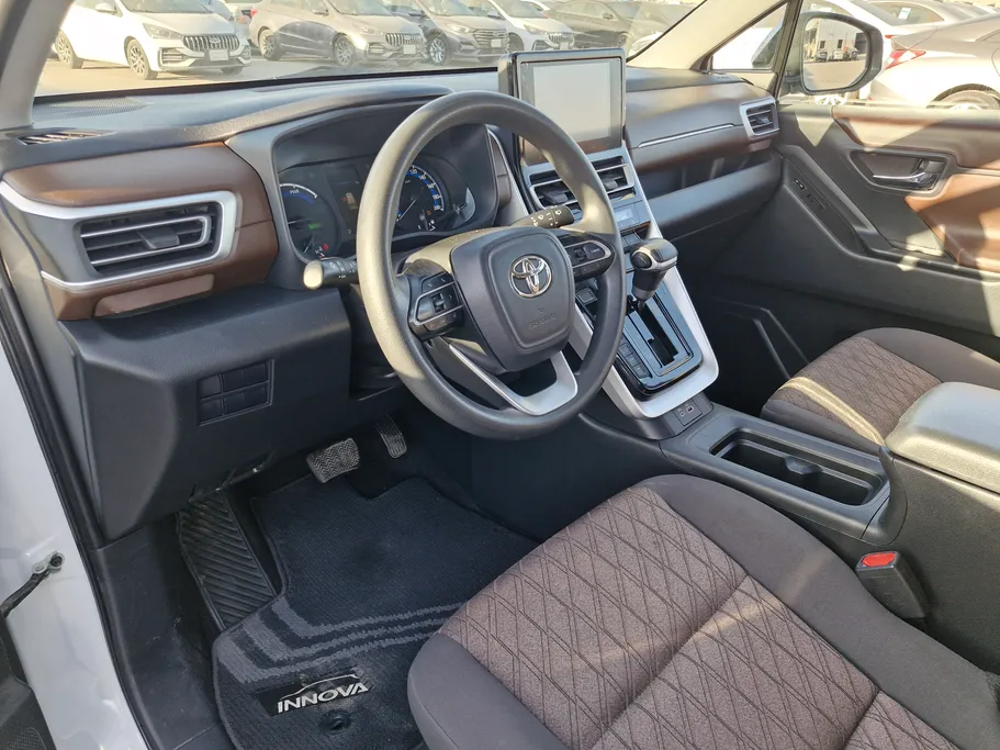 2024 Toyota Innova GL HEV 