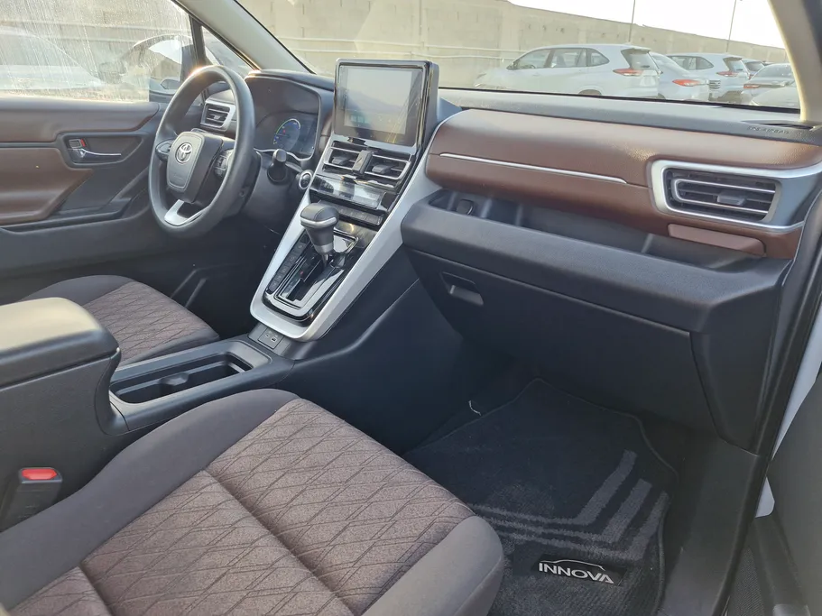 2024 Toyota Innova GL HEV 