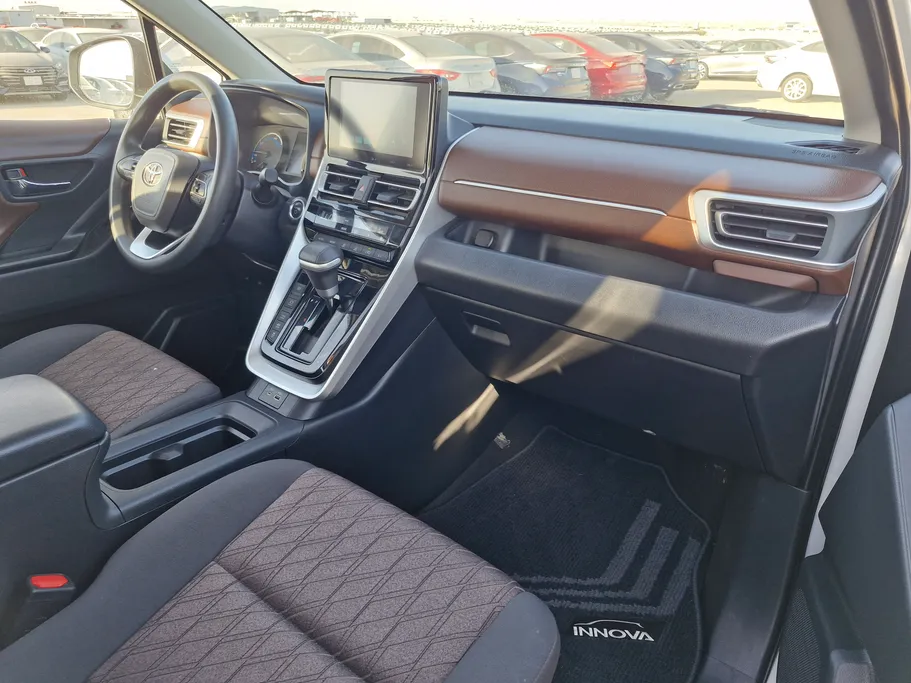 2024 Toyota Innova GL HEV 
