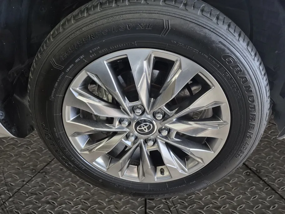 2024 Toyota Land Cruiser VXR 