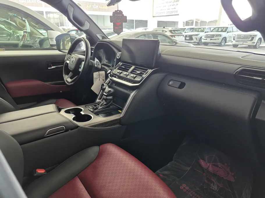 2024 Toyota Land Cruiser VXR 