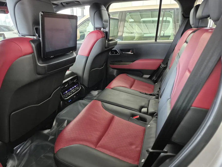 2024 Toyota Land Cruiser VXR 