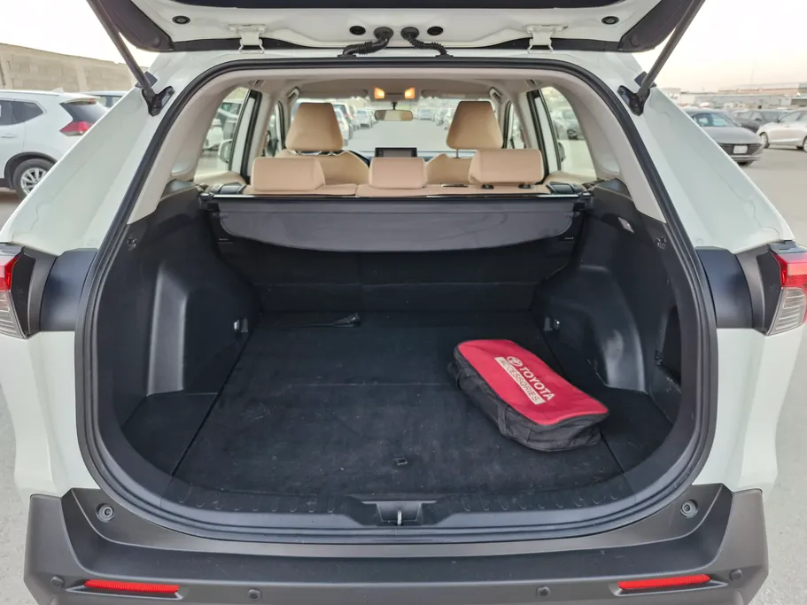 تويوتا راف فور LE 2021 