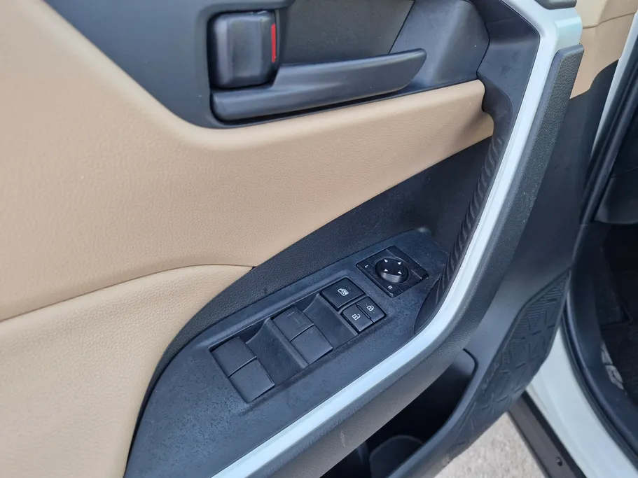 تويوتا راف فور LE 2021 