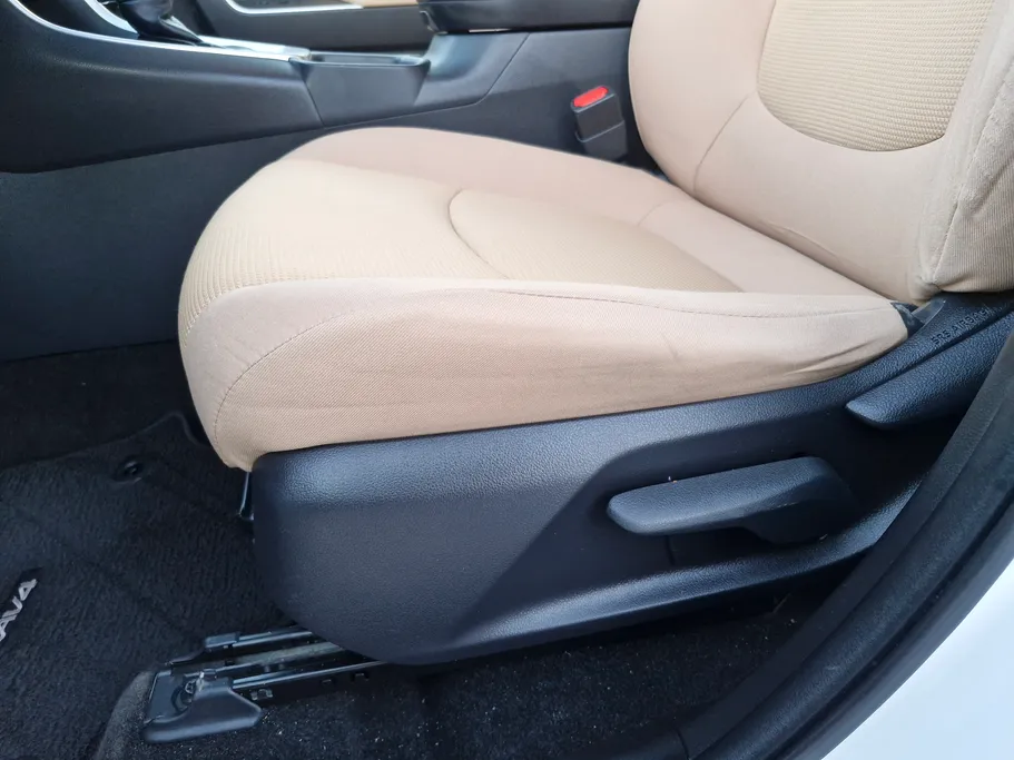 تويوتا راف فور LE 2021 