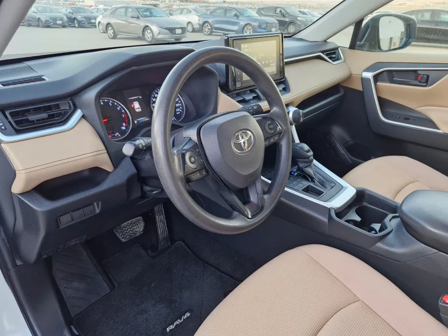 تويوتا راف فور LE 2021 