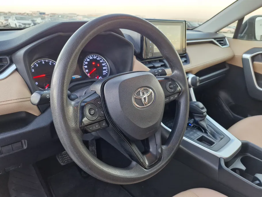 تويوتا راف فور LE 2021 