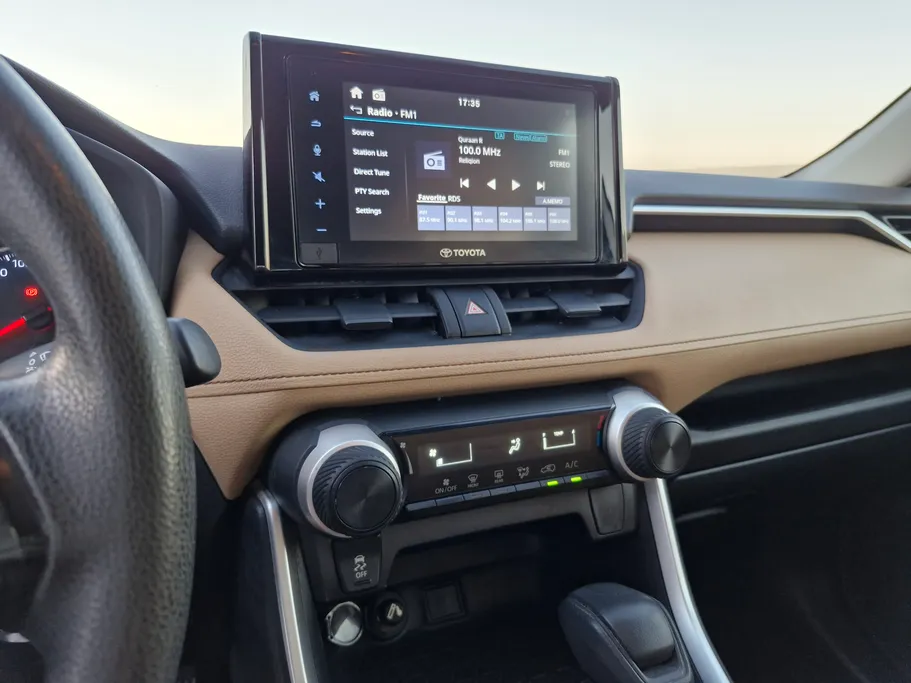 تويوتا راف فور LE 2021 