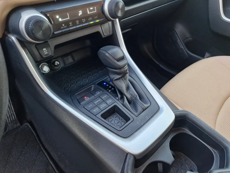 تويوتا راف فور LE 2021 