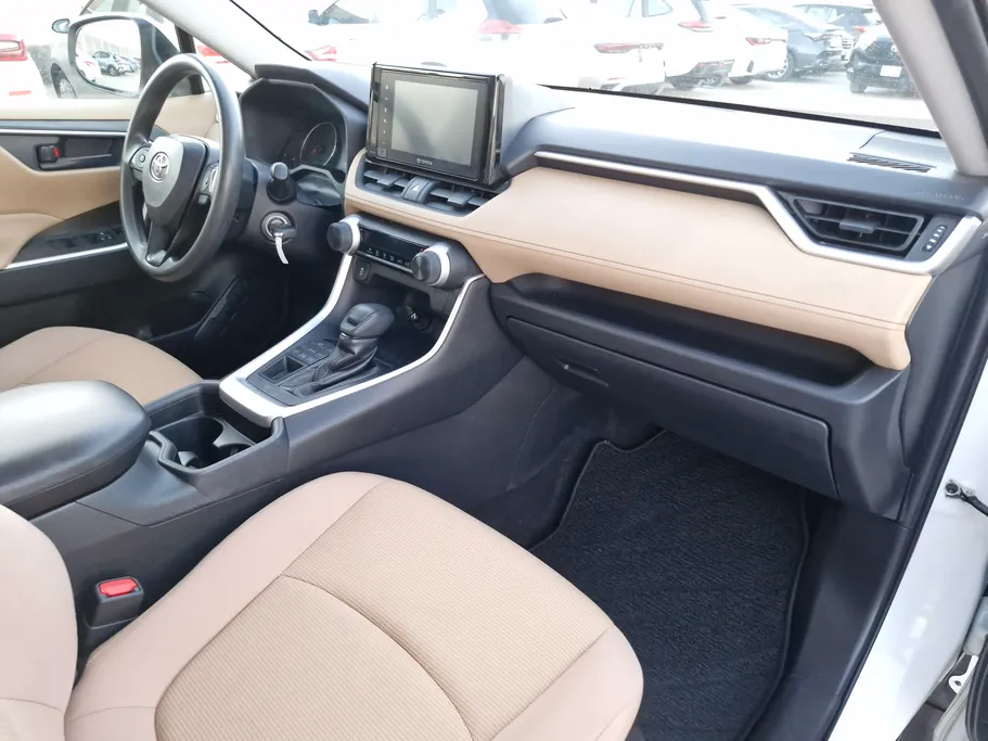 تويوتا راف فور LE 2021 