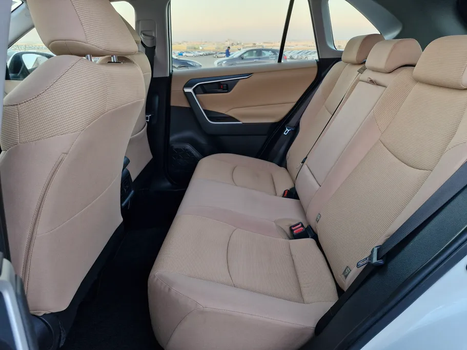 تويوتا راف فور LE 2021 