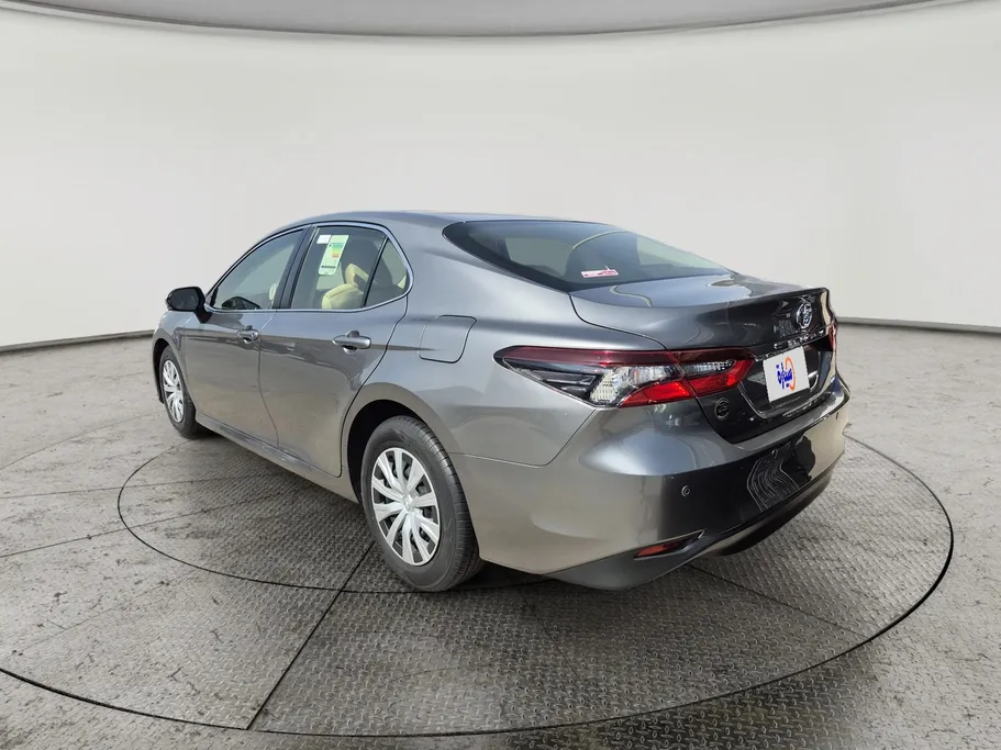 تويوتا كامري LE STD 2024 