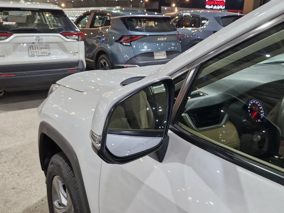 تويوتا راف فور LE 2023 