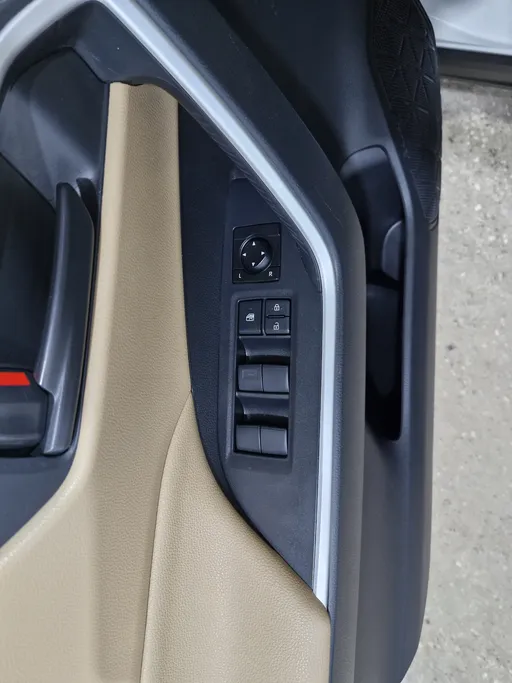 تويوتا راف فور LE 2023 