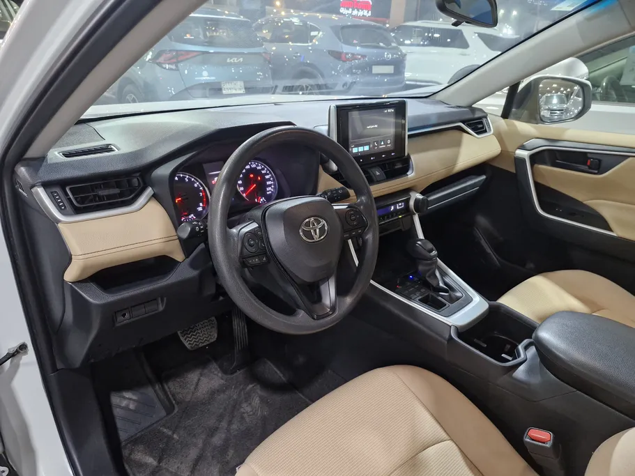 تويوتا راف فور LE 2023 