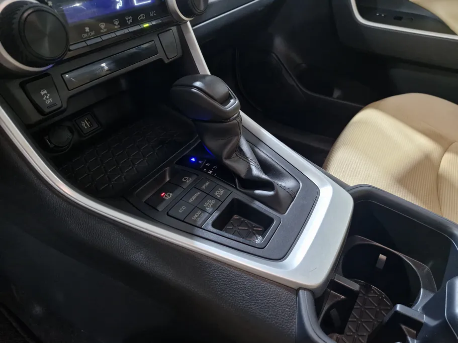 تويوتا راف فور LE 2023 